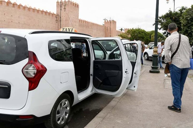 نقابات "طاكسيات الرباط" تشهر الزيادة